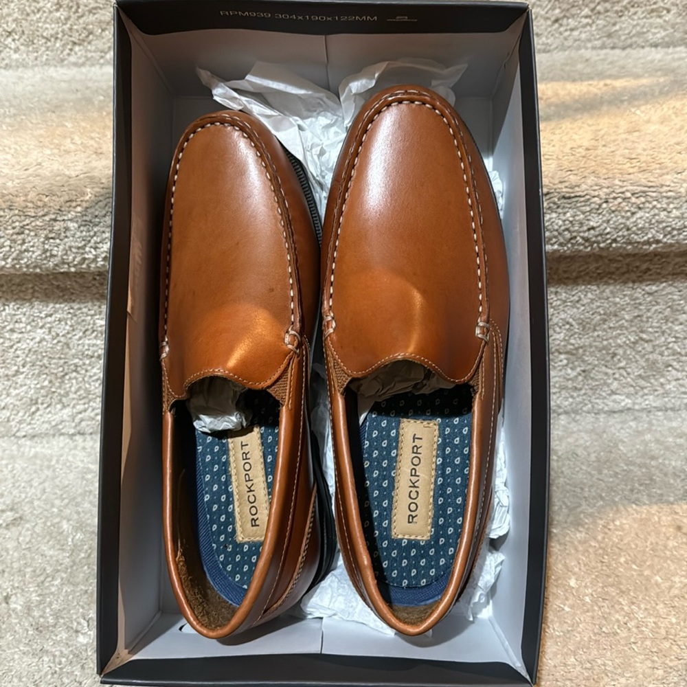 Brand new Rockport Men’s Leather Loafers size 7W